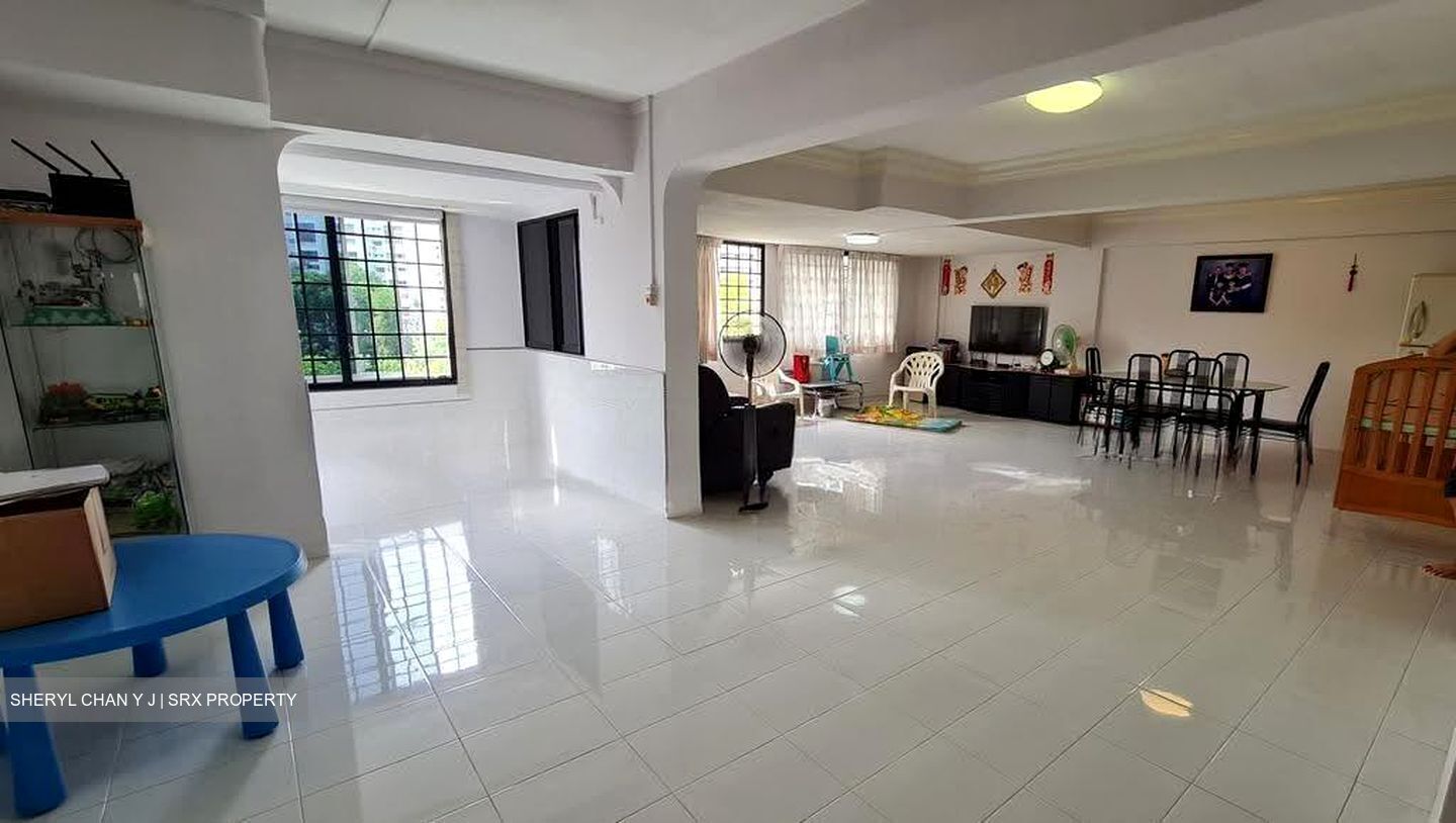 Blk 107 Jurong East Street 13 (Jurong East), HDB Executive #623700811